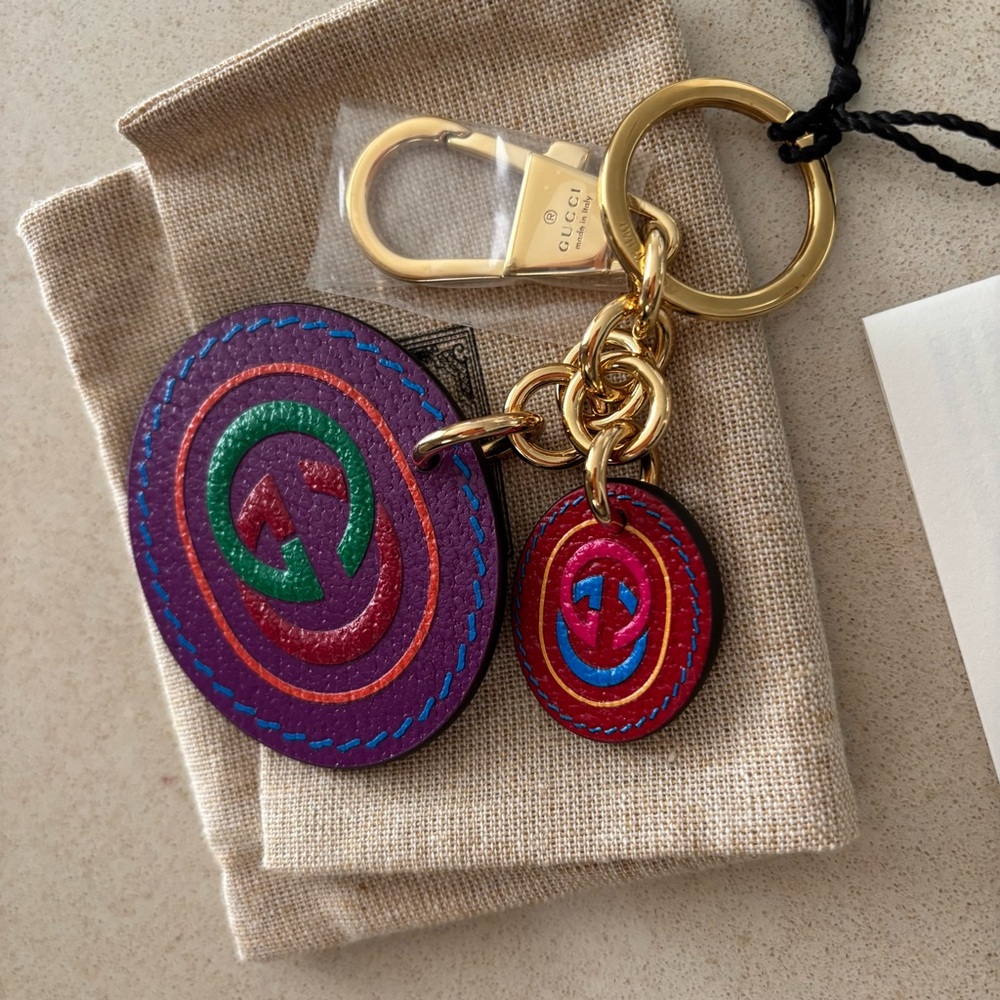 Gucci Interlocking G Keychain - Picture 2 of 11